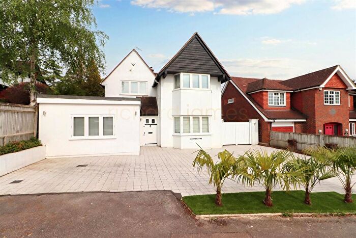 4 Bedroom Detached House For Sale In Green Lane, Stanmore, HA7