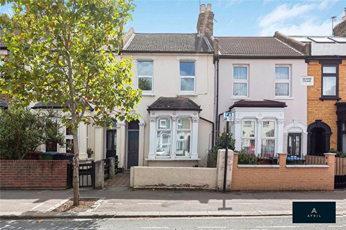 2 Bedroom Flat To Rent In Cann Hall Road, London, E11