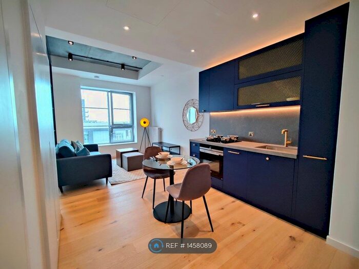 Studio To Rent In Douglass Tower, London, E14