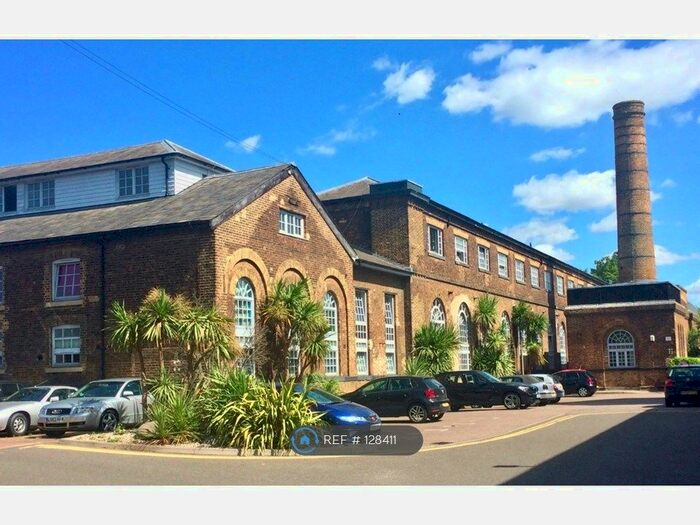 2 Bedroom Flat To Rent In The Railstore, Romford, RM2