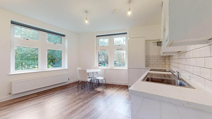 1 Bedroom Flat To Rent In Church Street, Enfield, Greater London, EN2