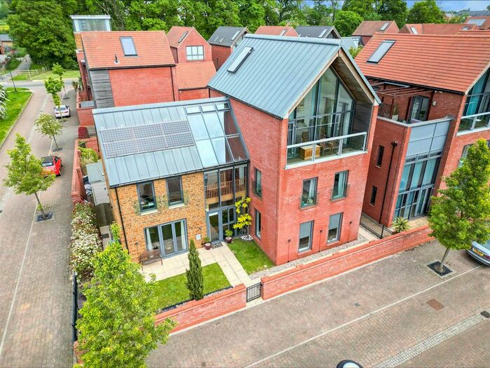 5 Bedroom Detached House To Rent In Parkside, Upton, Northampton, NN5