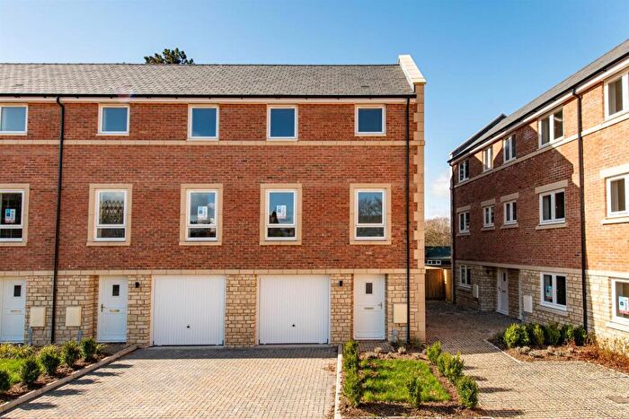 4 Bedroom Semi-Detached House For Sale In Polebarn Road, Trowbridge, BA14