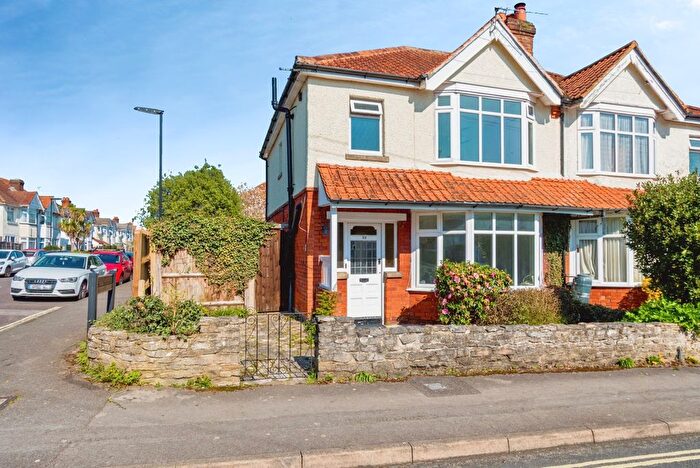 3 Bedroom Semi Detached House For Sale In Blenheim Gardens, Southampton, Hampshire, SO17