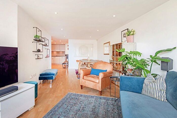 2 Bedroom Flat To Rent In Naoroji Street, London, WC1X