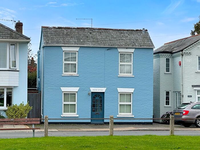 3 Bedroom Detached House For Sale In Bath Road, Lymington, Hampshire, SO41