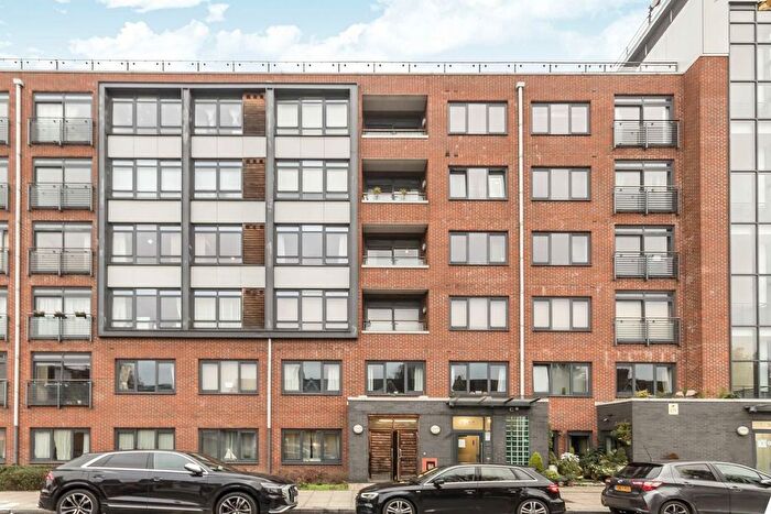 2 Bedroom Flat To Rent In Larden Road, London, W3