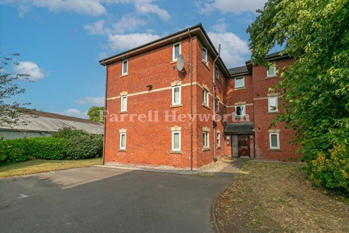 2 Bedroom Flat For Sale In Thurlwood Croft, Westhoughton, Bolton, BL5