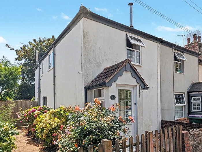 3 Bedroom End Of Terrace House For Sale In Dymchurch Road, Hythe, Kent, CT21