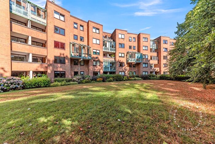 2 Bedroom Flat For Sale In Caswell House, The Crescent, Llandaff, Cardiff, CF5