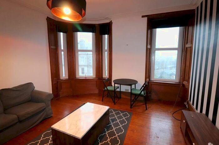 2 Bedroom Flat To Rent In Rosemount Viaduct, Third Floor Left, AB25