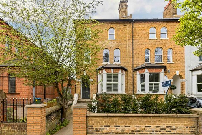 2 Bedroom Flat To Rent In Kingston Road, Teddington, TW11