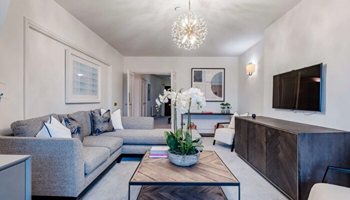 4 Bedroom Flat To Rent In Park Road, London, NW8