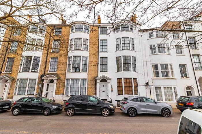 1 Bedroom Flat For Sale In Bedford Row, Worthing, BN11