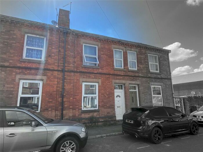 3 Bedroom Terraced House To Rent In Eden Street, Kettering, Northamptonshire, NN16