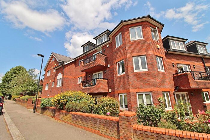 2 Bedroom Flat To Rent In The Rowans, EN2