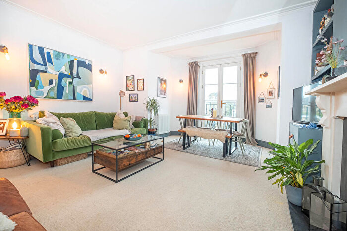 1 Bedroom Flat For Sale In Ewell Road, Surbiton, KT6