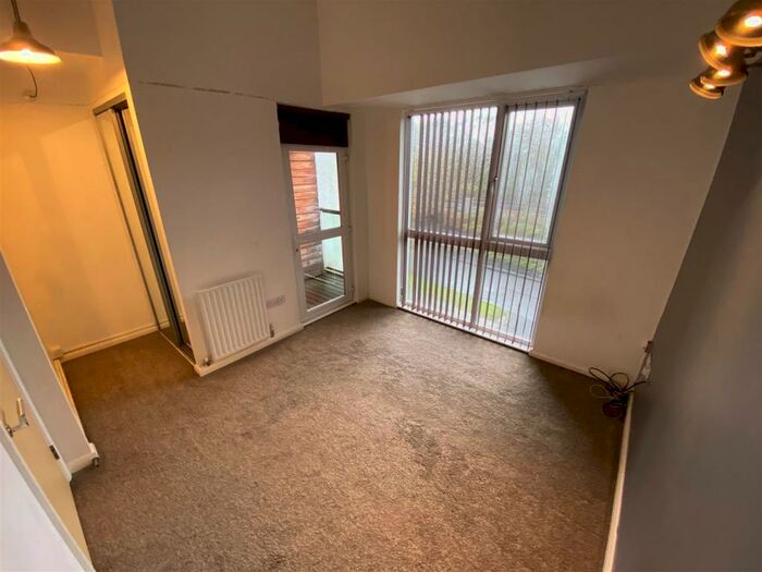 3 Bedroom Semi-Detached House To Rent In Holly Street, Manchester, M11