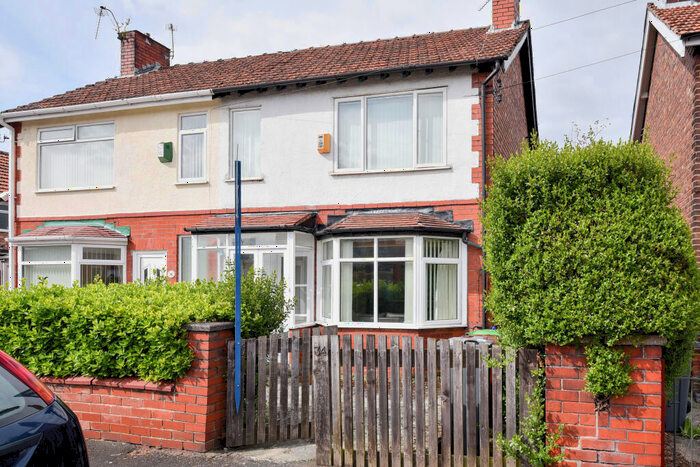 3 Bedroom Semi-Detached House To Rent In Edgeworth Drive, Fallowfield, Manchester, M14