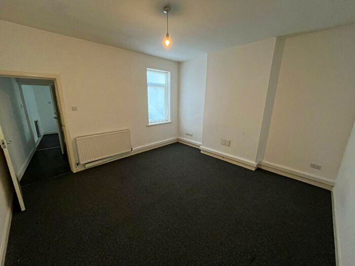 1 Bedroom Flat To Rent In Oxford Street, Grimsby, Lincolnshire, DN32