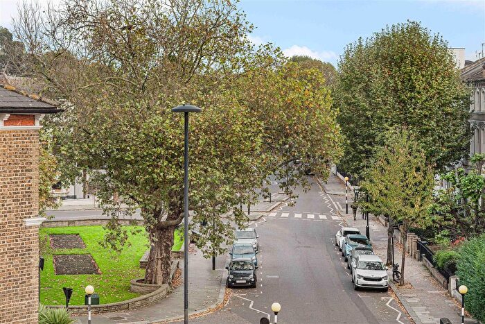 1 Bedroom Flat For Sale In Coronation Court, Brewster Gardens, North Kensignton, W10