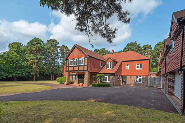 6 Bedroom Detached House To Rent In Byfleet Road, Cobham, KT11