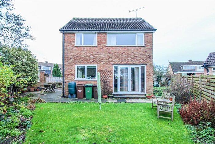 3 Bedroom Detached House For Sale In Fair View, Pontefract, WF8