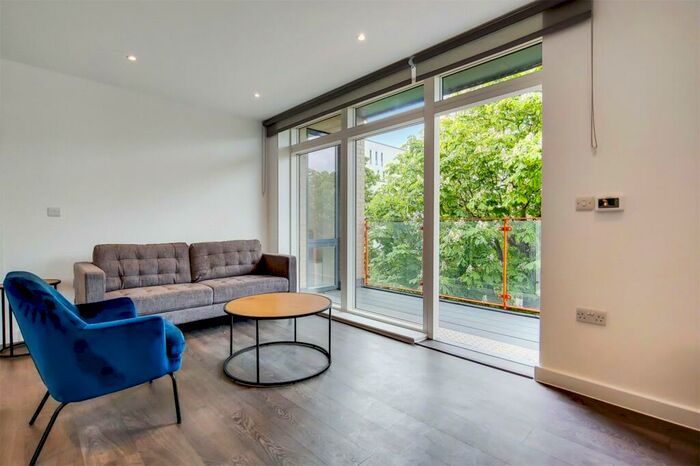 2 Bedroom Apartment To Rent In Propeller Crescent, Croydon, CR0