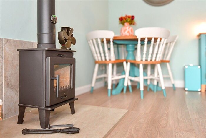 2 Bedroom Maisonette For Sale In Station Road, Wootton Bridge, Ryde, Isle Of Wight, PO33