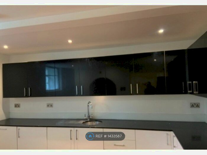 4 Bedroom Flat To Rent In Prospect House, London, TW7