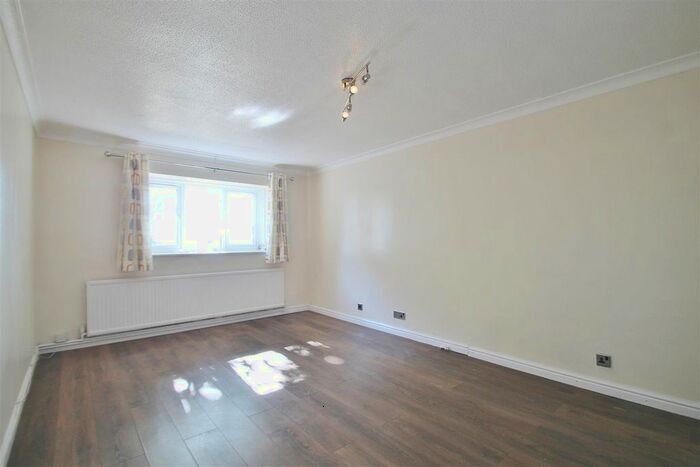 1 Bedroom Flat To Rent In Vicarage Farm Road, Heston, Hounslow, TW5