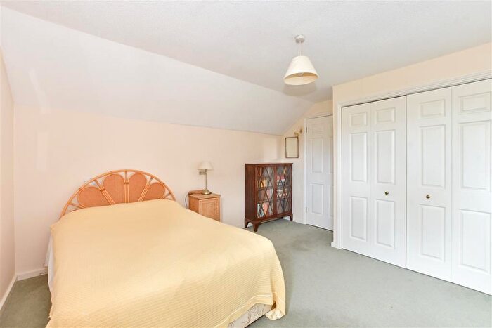 3 Bedroom End Of Terrace House For Sale In Glebe Road, Dorking, Surrey, RH4