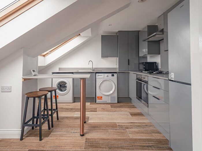 3 Bedroom Flat To Rent In Eslington Terrace, Newcastle Upon Tyne, Tyne And Wear, NE2