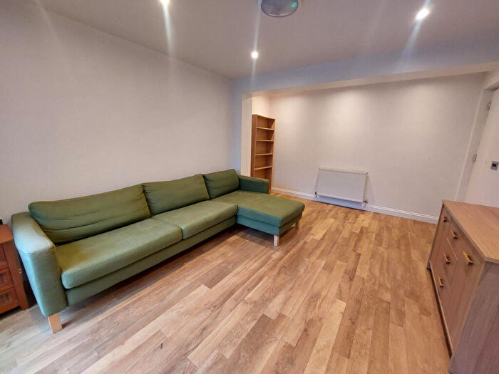 1 Bedroom Flat To Rent In Avenues Court, Princes Avenue, HU5