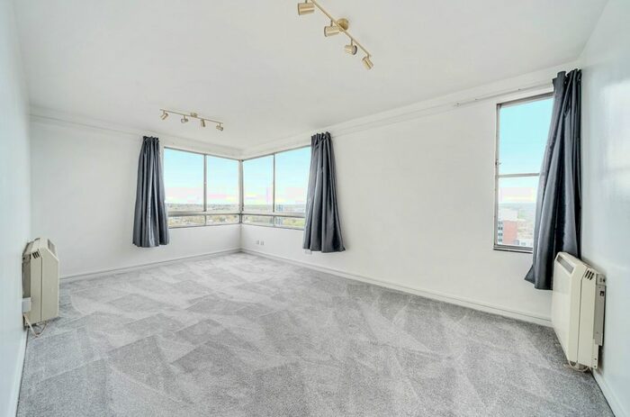 2 Bedroom Flat To Rent In The Mall, Bromley, BR1