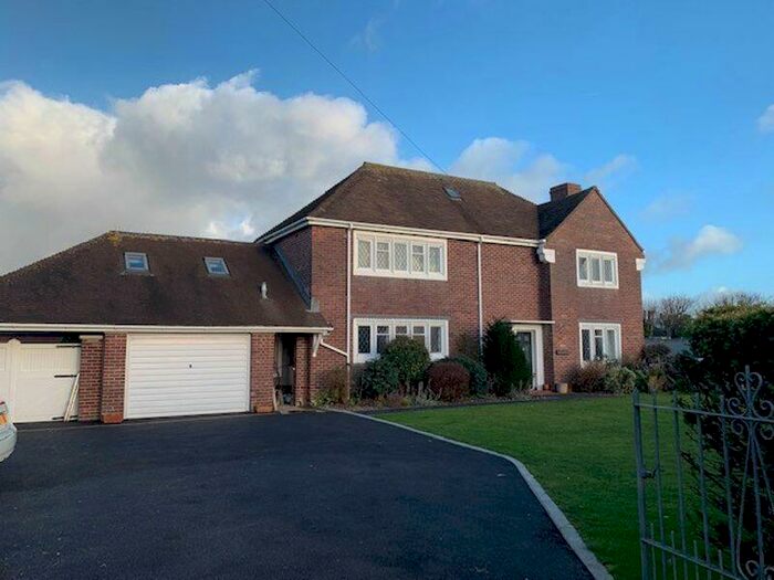 7 Bedroom Character Property To Rent In West Road, Porthcawl, CF36