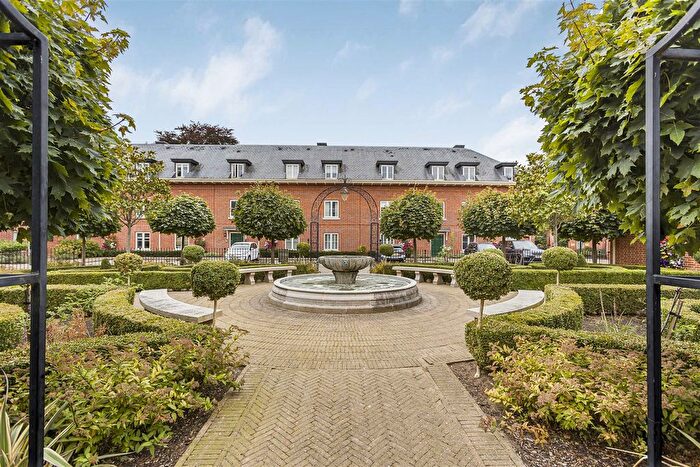 1 Bedroom Flat For Sale In Henmarsh Court, Balls Park, Hertford, SG13