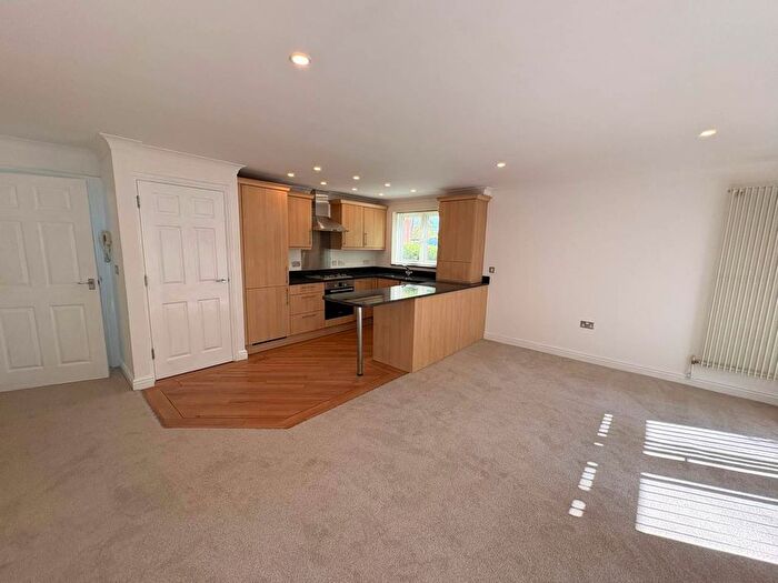 2 Bedroom Flat To Rent In Acer Court, Brook Avenue, Ascot, SL5