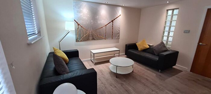 2 Bedroom Apartment To Rent In Stretford Road, Hulme, Manchester., M15