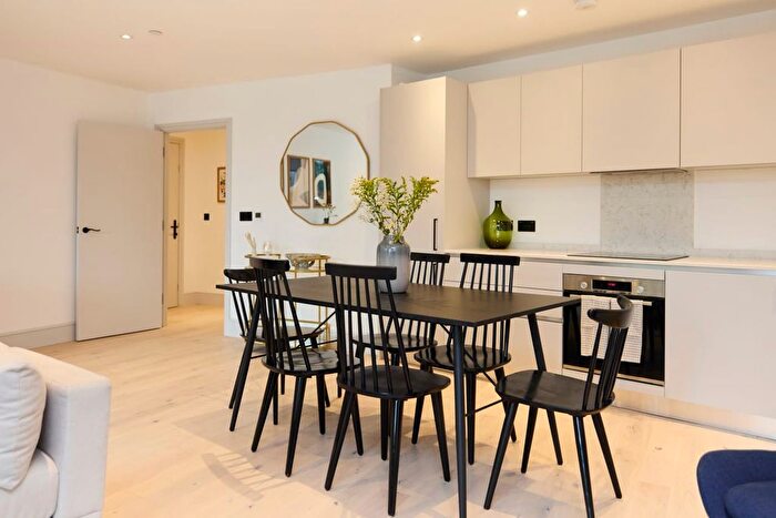 2 Bedroom Flat To Rent In Station Road, London, SW19