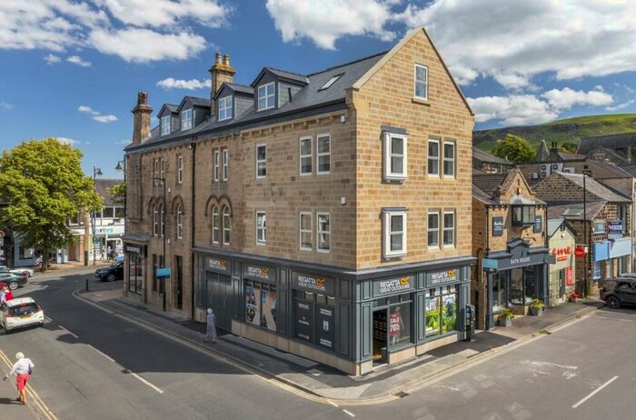 2 Bedroom Flat To Rent In Brook Street, Ilkley, West Yorkshire, LS29