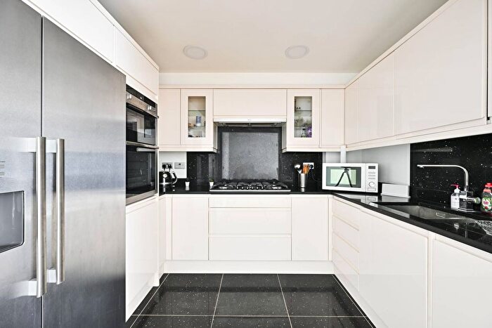 3 Bedroom Flat For Sale In North Bank, St John's Wood, London, NW8