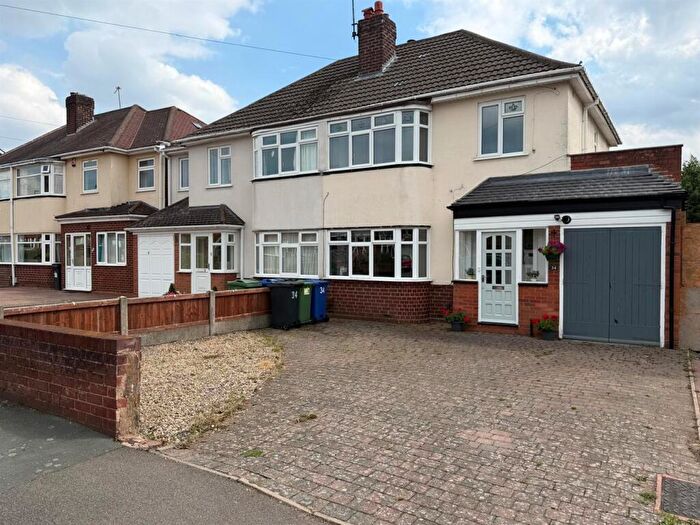 3 Bedroom Semi Detached House For Sale In Bourne Avenue, Halesowen, B62