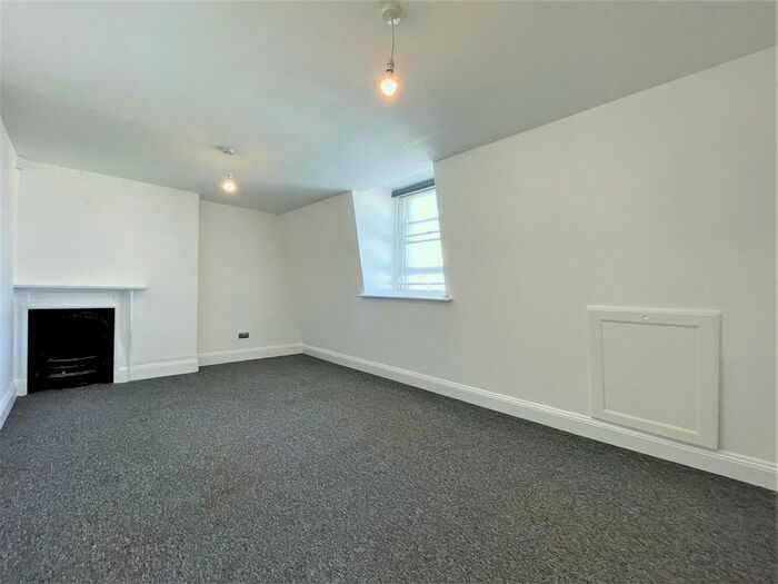 Studio To Rent In Clarence Square, Brighton, BN1