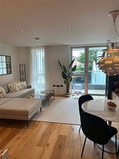 2 Bedroom Flat For Sale In Glenbrook Apartments, Hammersmith, W6