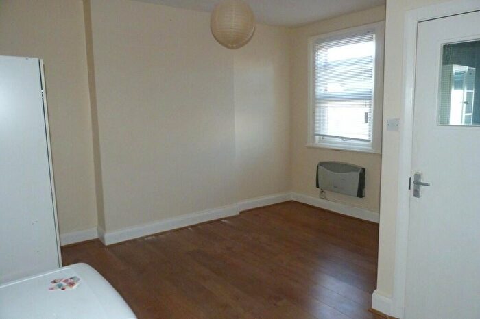 Studio To Rent In High Road, Wembley, London, HA0