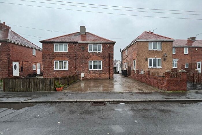 3 Bedroom Semi Detached House For Sale In Williamson Square, Wingate, TS28