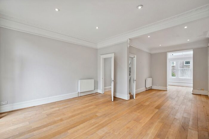 5 Bedroom Terraced House To Rent In Brompton Square, London, SW3
