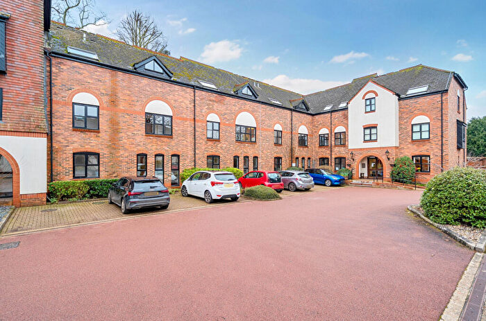 1 Bedroom Flat For Sale In Lenten Street, Alton, Hampshire, GU34