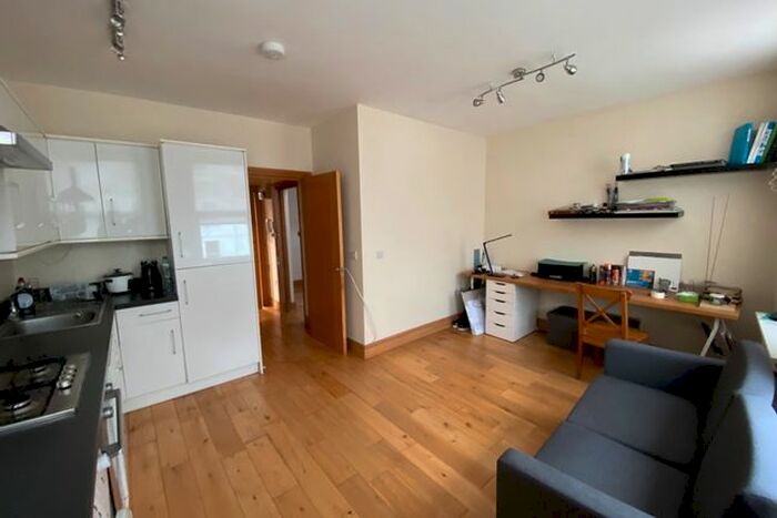 1 Bedroom Flat To Rent In High Road, London, N2